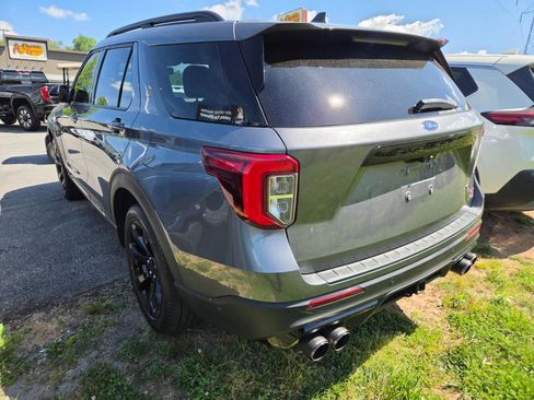 Used 2022 Ford Explorer ST w/ Equipment Group 401A image 8