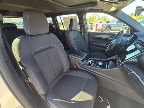 New 2025 Jeep Grand Cherokee Laredo image 28