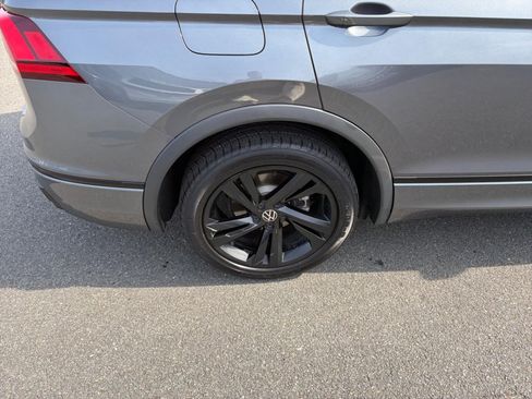 Used 2024 Volkswagen Tiguan SE R-Line FWD image 23