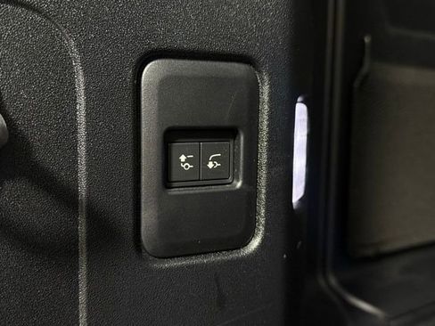 Certified 2024 Land Rover Defender 110 X-Dynamic SE image 20