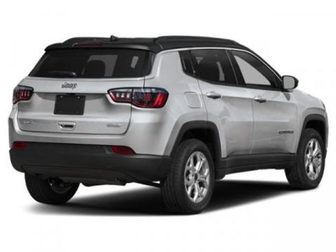 Used 2025 Jeep Compass Limited AWD/4WD image 2