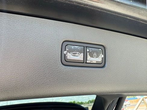 Used 2025 Genesis GV80 3.5T Prestige image 25