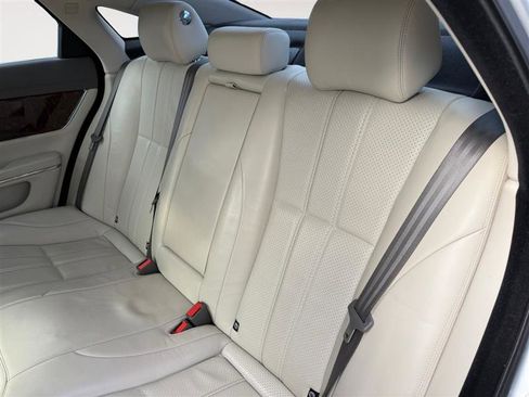 Used 2015 Jaguar XJ image 14
