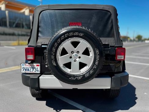Used 2012 Jeep Wrangler Unlimited Sahara AWD/4WD image 10