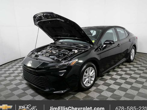 Used 2025 Toyota Camry LE image 30