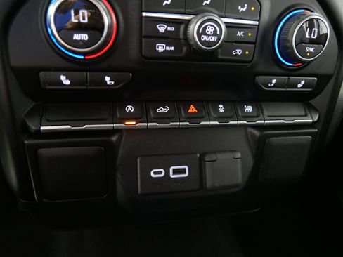 Used 2019 Chevrolet Silverado 1500 LT w/ All-Star Edition AWD/4WD image 29