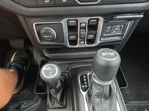 Used 2025 Jeep Wrangler Unlimited Sport AWD/4WD image 26