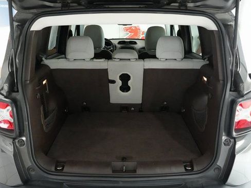 Used 2016 Jeep Renegade Latitude image 9