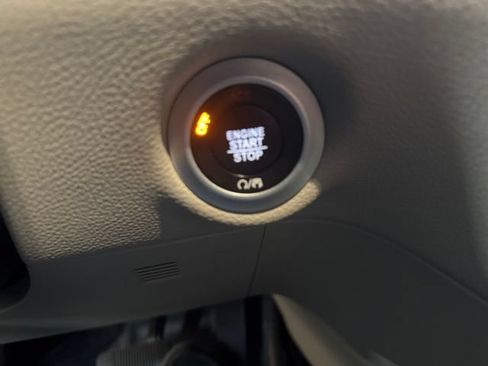 Used 2019 Chrysler Pacifica Limited w/ Tire & Wheel Group FWD image 20