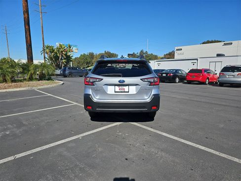 Certified 2025 Subaru Outback Premium image 6