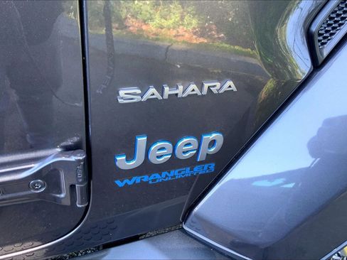 Used 2022 Jeep Wrangler Unlimited Sahara w/ Cold Weather Group AWD/4WD image 25