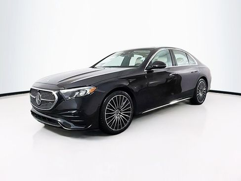 New 2026 Mercedes-Benz E 350 4MATIC Sedan image 3