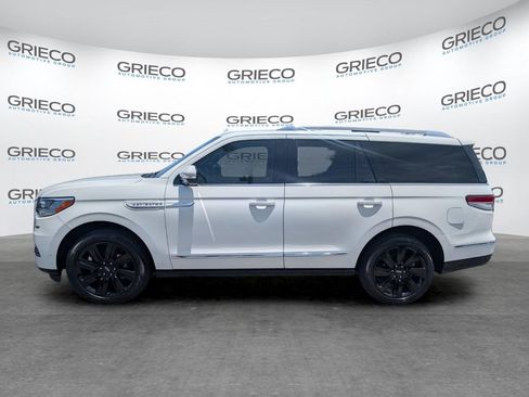 Used 2023 Lincoln Navigator Reserve AWD/4WD image 4