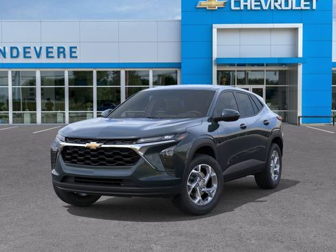 New 2026 Chevrolet Trax LS w/ LS Convenience Package FWD image 6