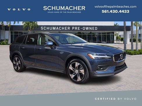 Used 2025 Volvo V60 B5 Cross Country Plus image 1