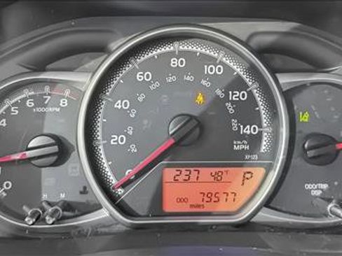 Used 2017 Toyota Yaris L image 12