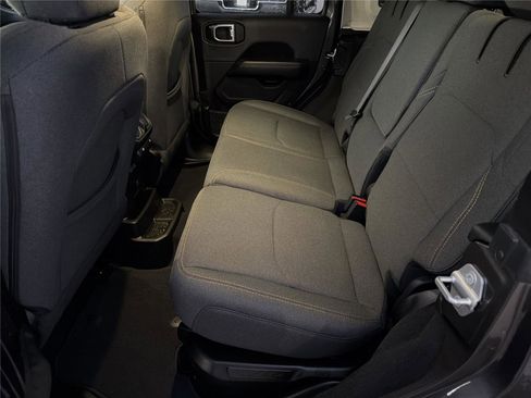 Used 2025 Jeep Wrangler Sahara image 21