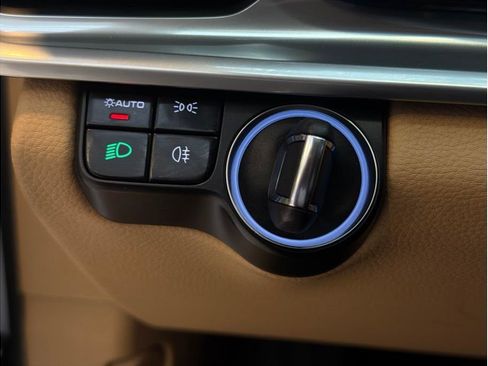 Used 2019 Porsche Panamera 4 AWD/4WD image 22