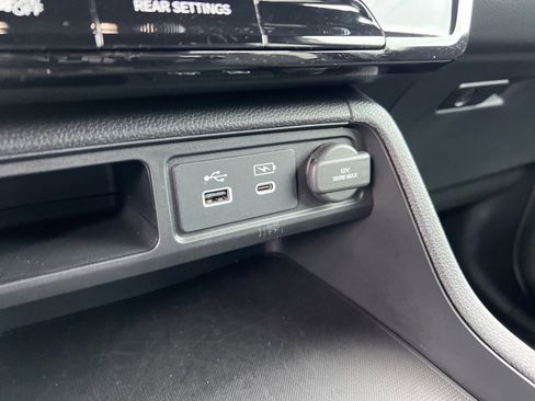 Certified 2025 Honda Pilot Sport image 32