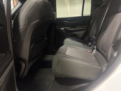 Used 2025 Jeep Grand Cherokee Laredo X w/ Luxury Tech Group I image 13