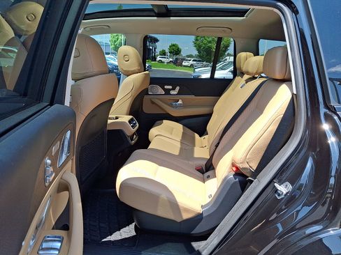 Certified 2026 Mercedes-Benz GLS 450 4MATIC image 11