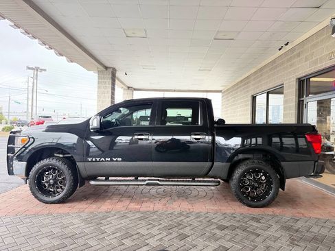 Used 2019 Nissan Titan SV w/ SV Convenience Package image 7