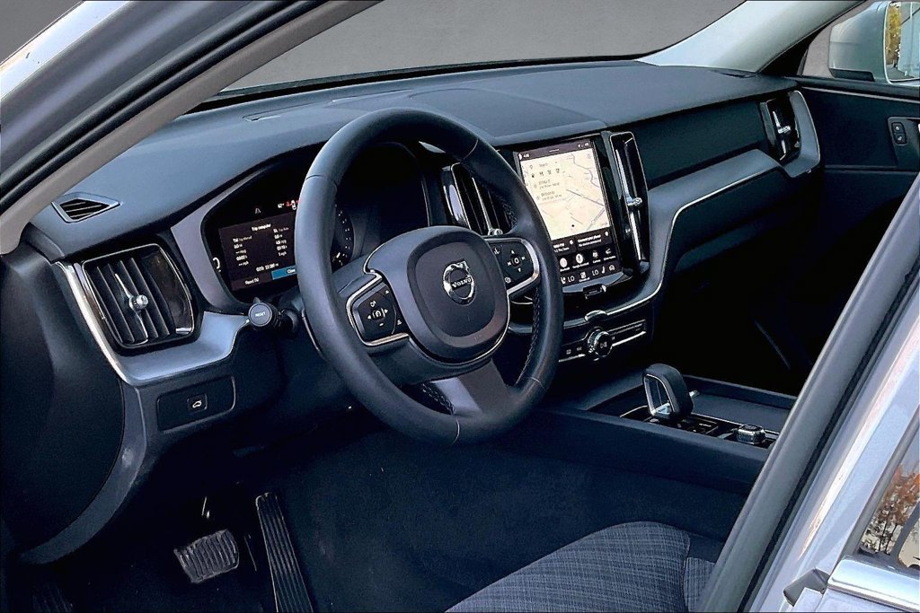 Certified 2023 Volvo XC60 B5 Core AWD/4WD image 17