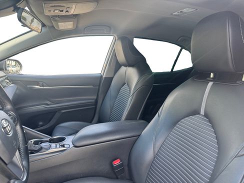 Used 2022 Toyota Camry SE FWD image 9