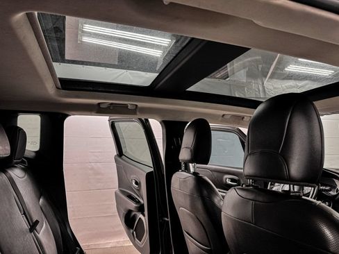Used 2019 Jeep Renegade Limited FWD image 13
