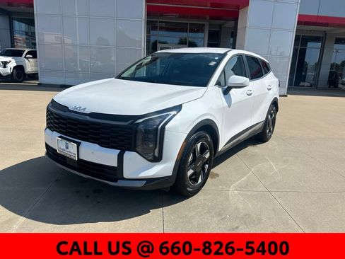 Used 2026 Kia Sportage LX FWD image 2