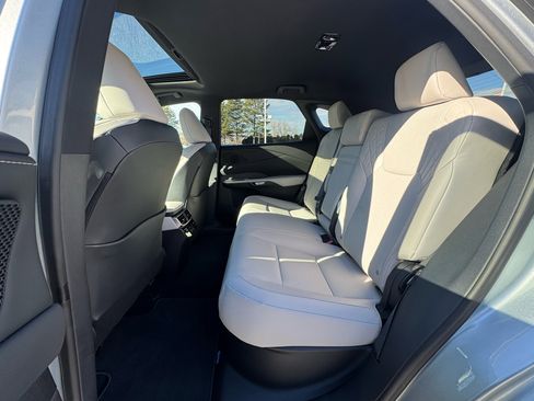 Used 2025 Lexus RX 350 Premium image 4