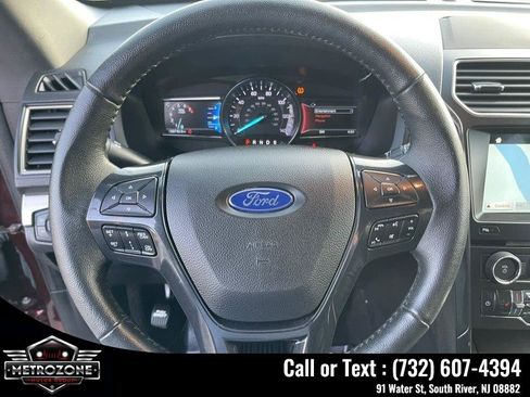 Used 2018 Ford Explorer XLT w/ Equipment Group 202A AWD/4WD image 31