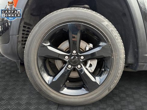 Used 2023 Jeep Grand Cherokee Altitude AWD/4WD image 20