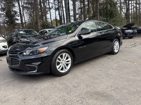 Used 2017 Chevrolet Malibu LT image 2