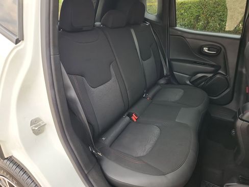 Used 2023 Jeep Renegade Trailhawk image 14