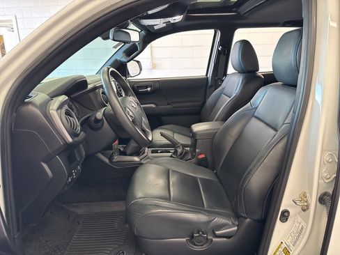 Used 2019 Toyota Tacoma TRD Off-Road image 14