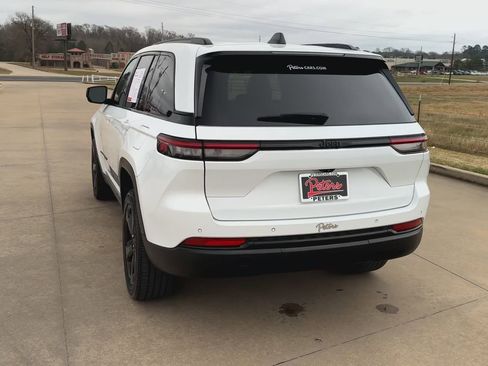 Used 2022 Jeep Grand Cherokee Altitude image 8