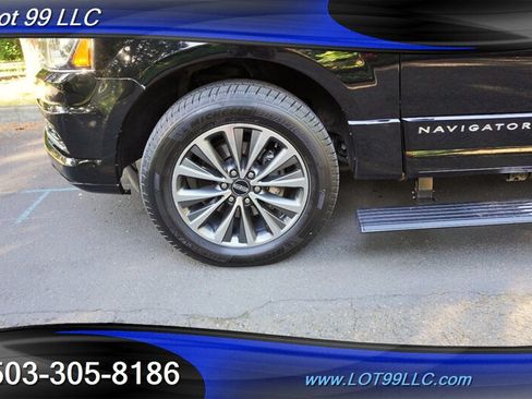 Used 2017 Lincoln Navigator Select AWD/4WD image 41