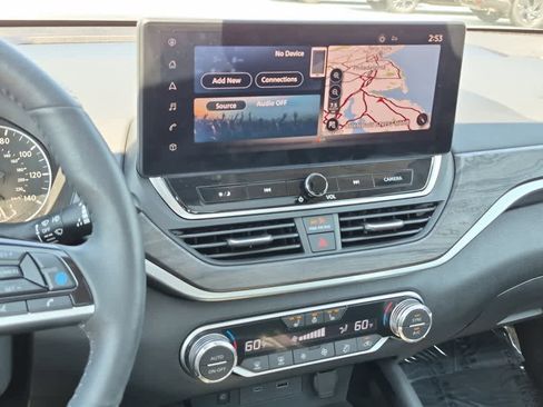 Used 2024 Nissan Altima 2.5 SL FWD image 14