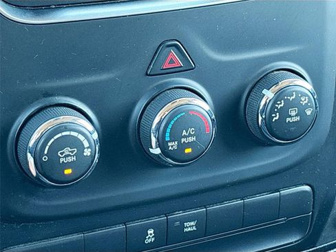 Used 2017 RAM 1500 Express AWD/4WD image 9