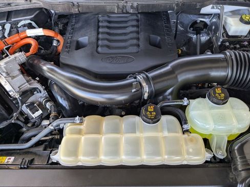 Used 2021 Ford F150 Lariat w/ Max Trailer Tow Package image 24