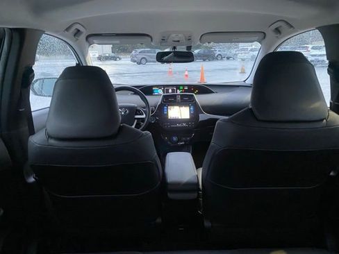 Used 2016 Toyota Prius Four image 9