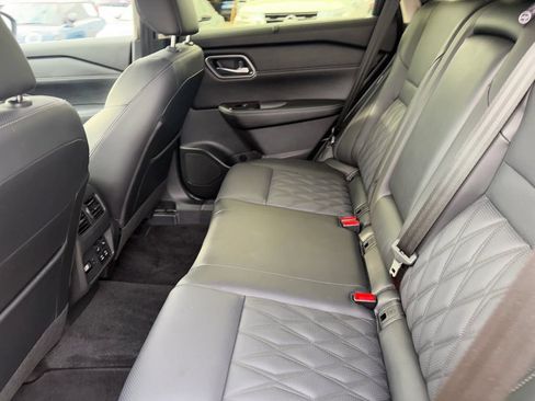 Used 2025 Nissan Rogue Platinum w/ Platinum Premium Package FWD image 25
