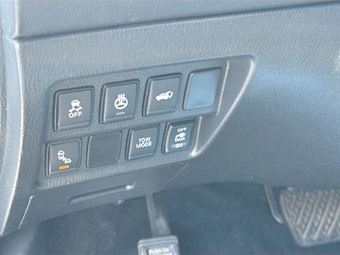 Used 2019 Nissan Pathfinder Platinum image 10