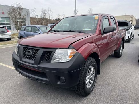 Used 2019 Nissan Frontier SV image 2