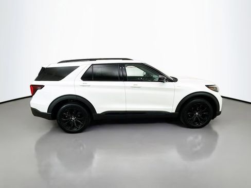 Used 2025 Ford Explorer ST-Line AWD/4WD image 8