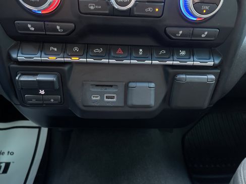 Used 2020 GMC Sierra 1500 SLE w/ SLE Value Package image 28