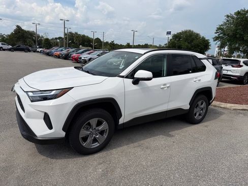 Used 2022 Toyota RAV4 XLE w/ Convenience Package FWD image 11