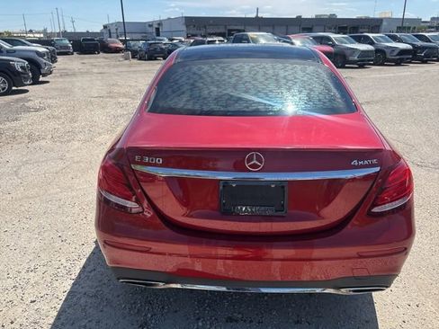 Used 2017 Mercedes-Benz E 300 4MATIC image 4