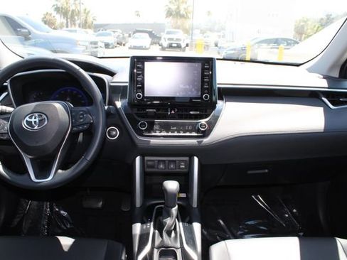 Used 2022 Toyota Corolla Cross XLE w/ Convenience Package FWD image 10